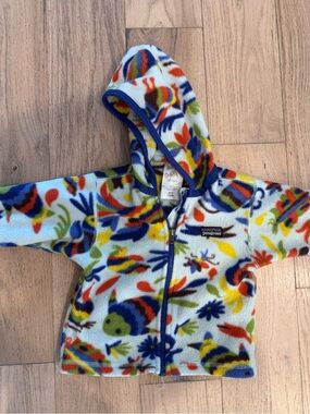 Patagonia Hooded Fleece Jacket in Multi Color Print 12m